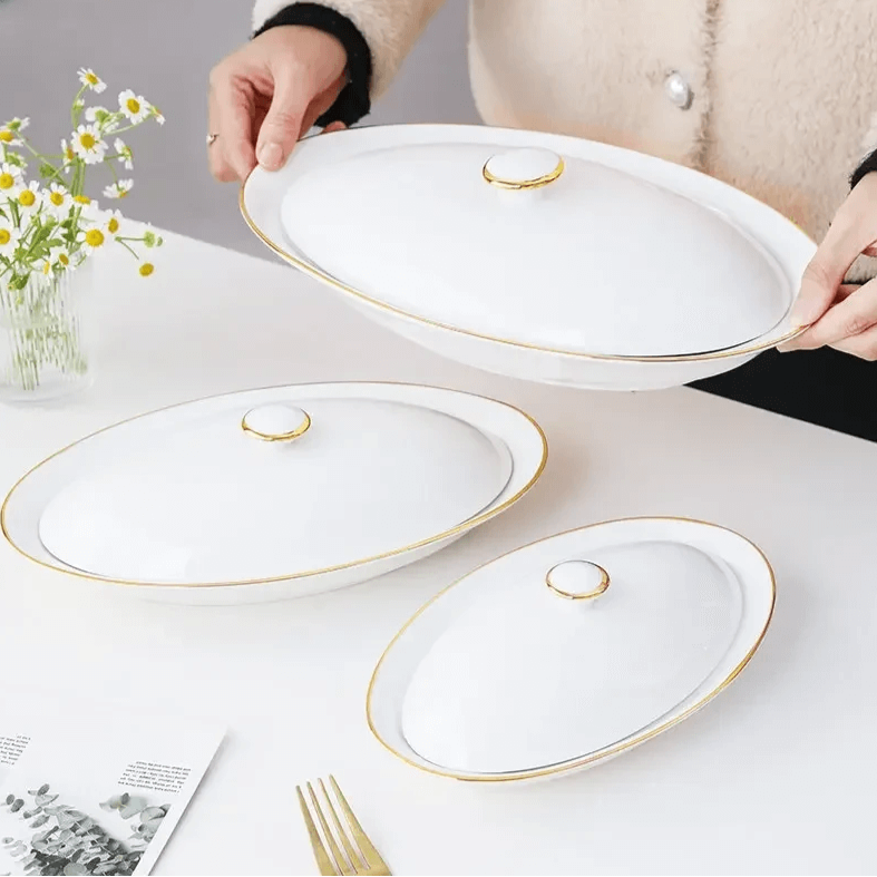 Travessa Oval de Cerâmica Luxo com Tampa e Acabamento Dourado Elegante