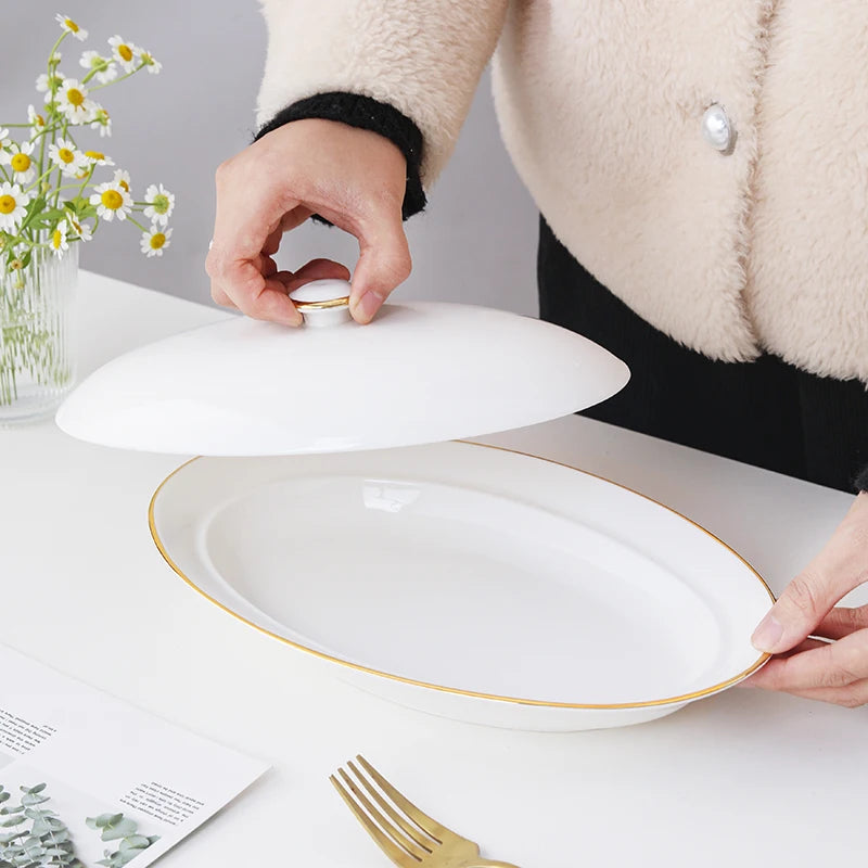 Travessa Oval de Cerâmica Luxo com Tampa e Acabamento Dourado Elegante