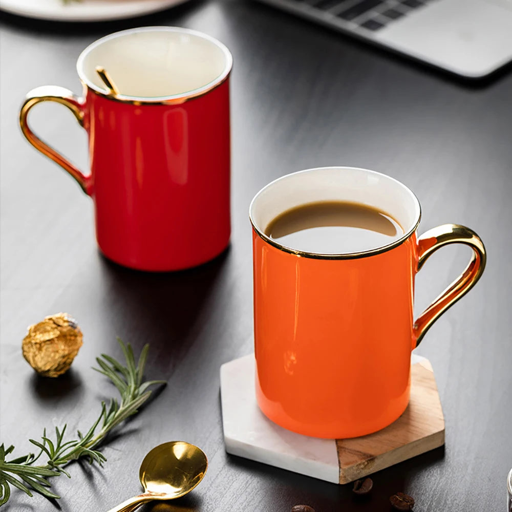 Caneca Premium de Porcelana com Detalhes Luxuosos Dourados