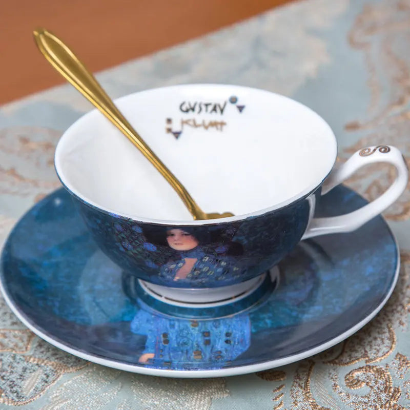 Caneca de Luxo "O Beijo" com Bandeja e Colher para Chá Aromático