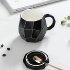 Caneca em Porcelana Geométrica com Tampa e Colher