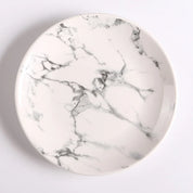 Prato de Porcelana Mármore - Elegância e Versatilidade