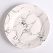 Prato de Porcelana Mármore - Elegância e Versatilidade