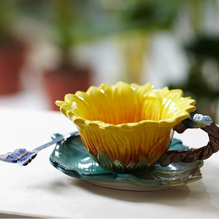 Kit Floral Caneca com Colher e Pires em Porcelana