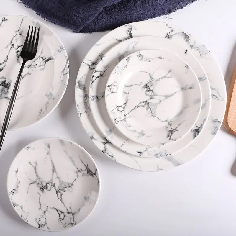 Prato de Porcelana Mármore - Elegância e Versatilidade