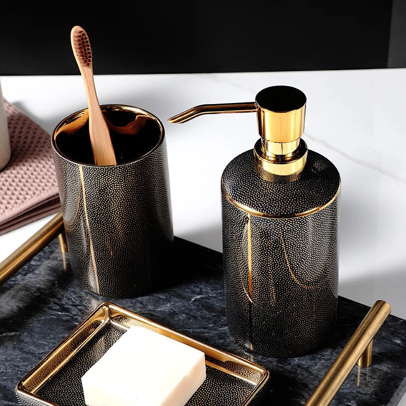 Acessórios de Banheiro em Cerâmica com Detalhes Dourados