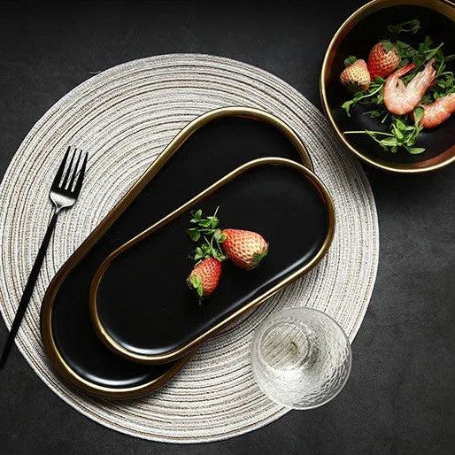 Bandeja de Cerâmica Preta com Borda Dourada Elegance