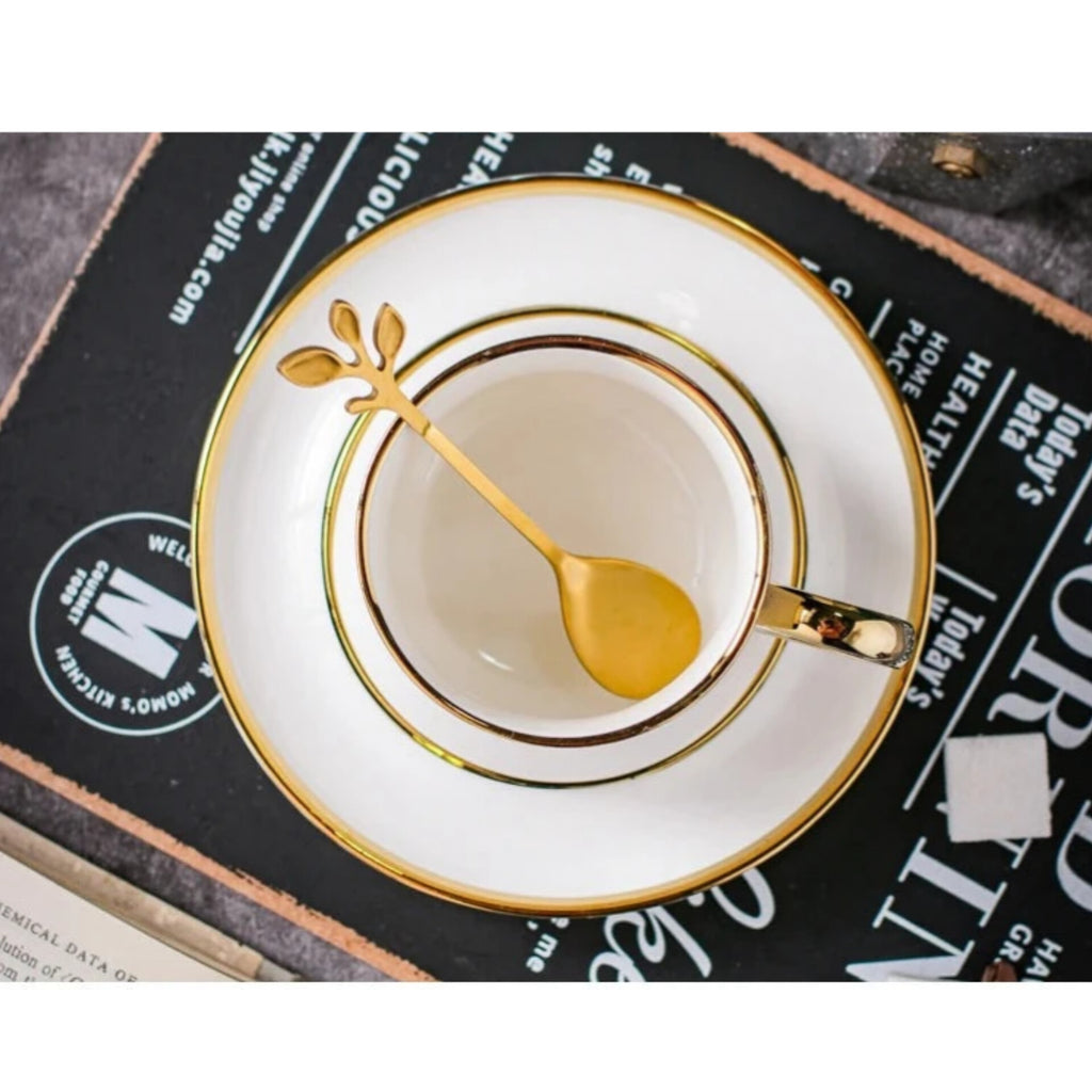 Conjunto Xícara com Colher e Pires em Porcelana