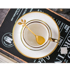 Conjunto Xícara com Colher e Pires em Porcelana