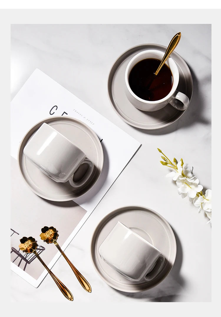 Caneca de Porcelana com Pires