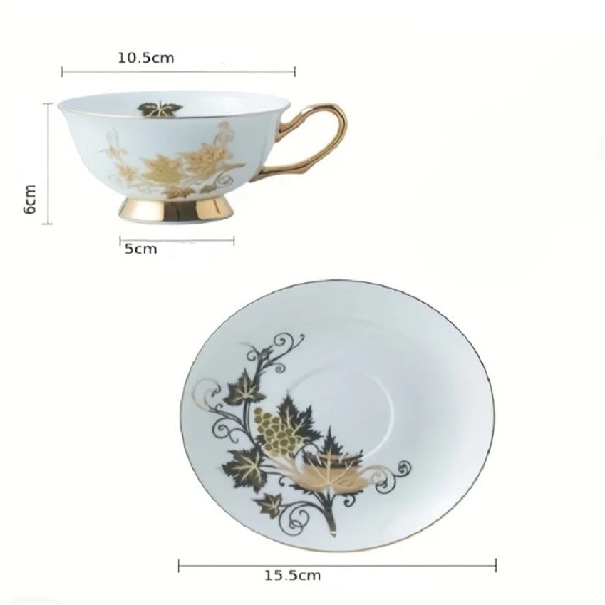 Conjunto Luxuoso de Xícara e Pires em Porcelana com Detalhes Dourados