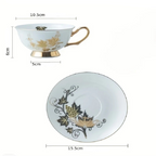 Conjunto Luxuoso de Xícara e Pires em Porcelana com Detalhes Dourados