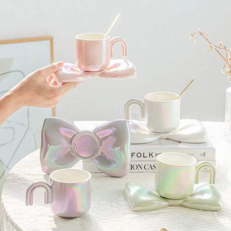 Xícara e Pires Lacinho Brilhante em Porcelana - 200ml