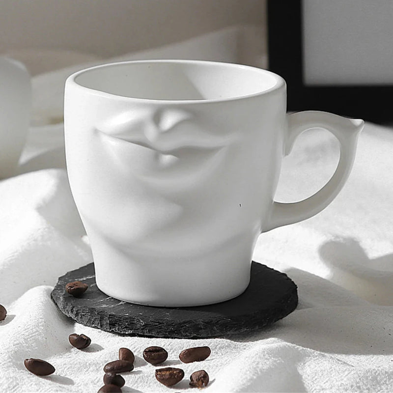 Caneca Lábios Esculpido em Porcelana - 300ml