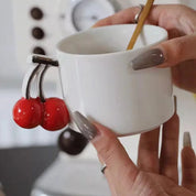 Xícara com Alça em Formato Cereja - 300ml