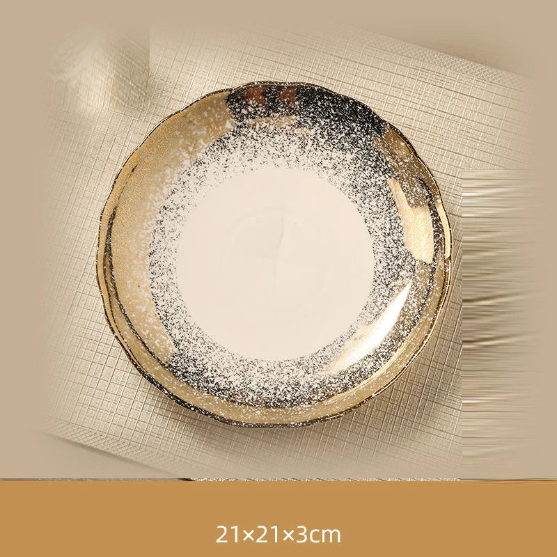 Prato de Porcelana Ondulado com Detalhe Dourado Estilo Escandinavo