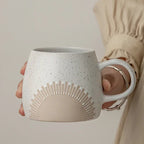 Caneca de Cerâmica com Design em Relevo - 450ml