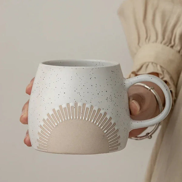 Caneca de Cerâmica com Design em Relevo - 450ml