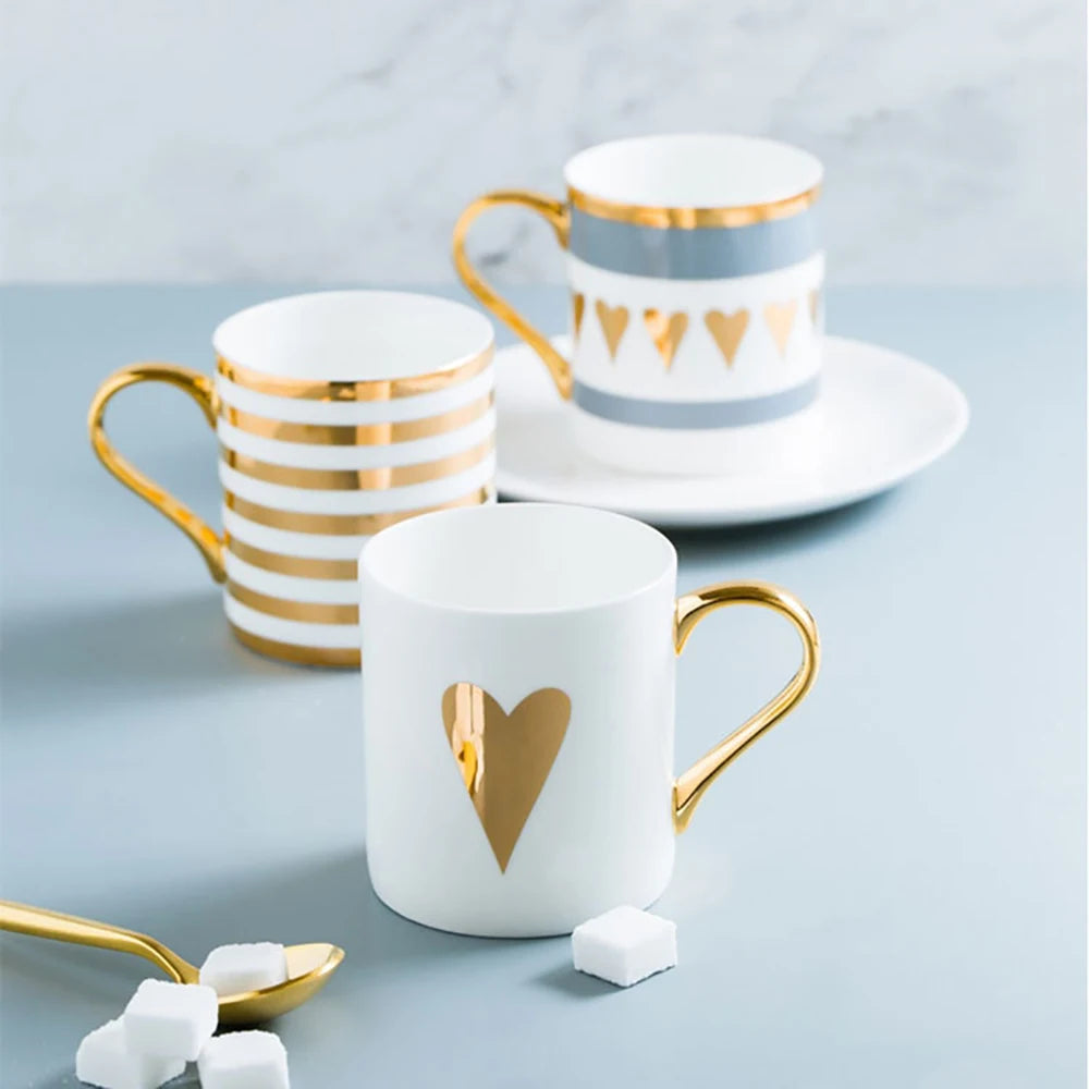 Caneca de Porcelana Detalhes Dourado - 330ml
