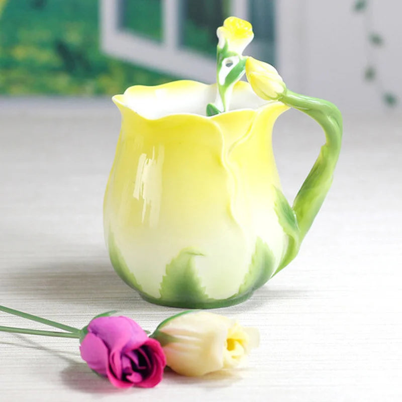 Caneca e Colher Formato Tulipa 320ml em Cerâmica