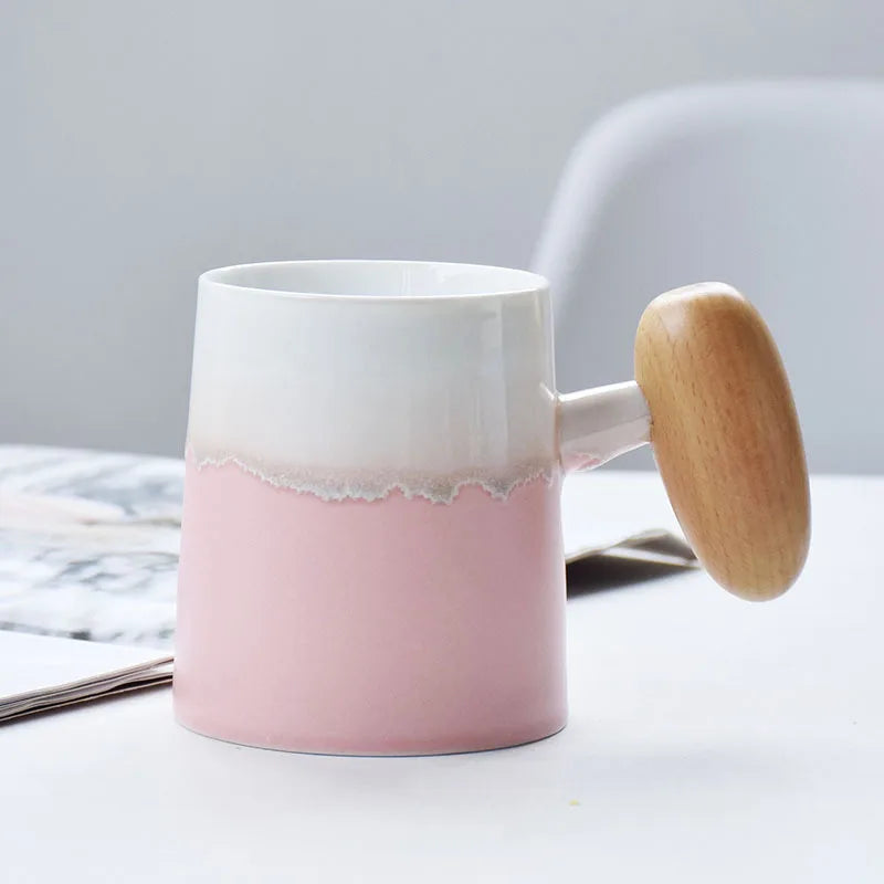 Caneca Bicolor em Porcelana e Alça de Madeira
