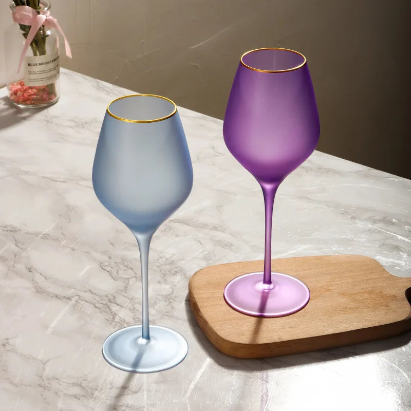 Taça de Cristal Fosco Nórdico com Elegante Borda Dourada