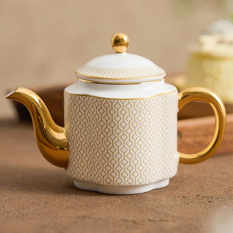 Bule de Porcelana Fina com Detalhes Dourados - 220ml