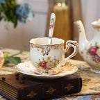 Conjunto de Xícara de Chá em Porcelana com Pires Floral e Colher - 250ml