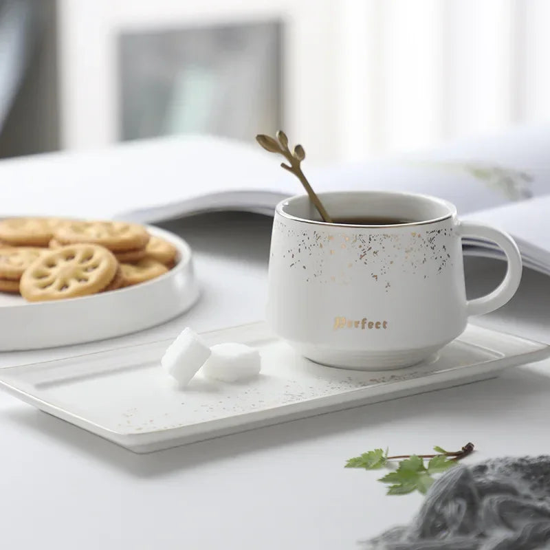 Conjunto Elegante de Caneca de Porcelana com Bandeja e Colher