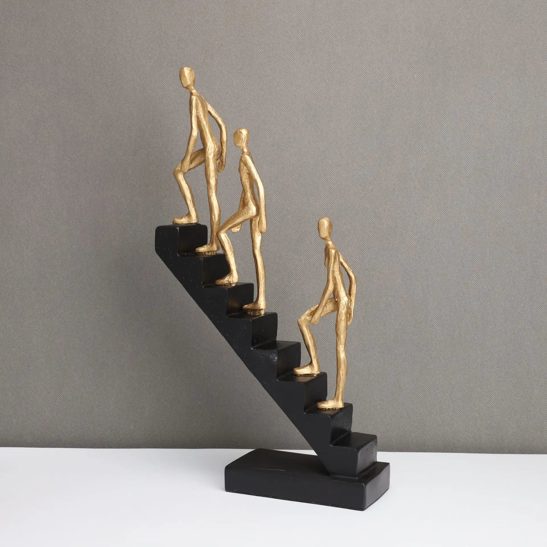Escultura Escalada em Resina