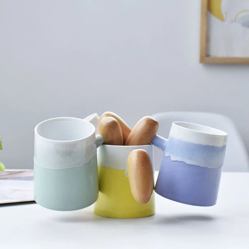 Caneca Bicolor em Porcelana e Alça de Madeira
