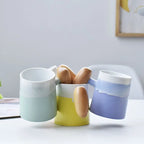 Caneca Bicolor em Porcelana e Alça de Madeira