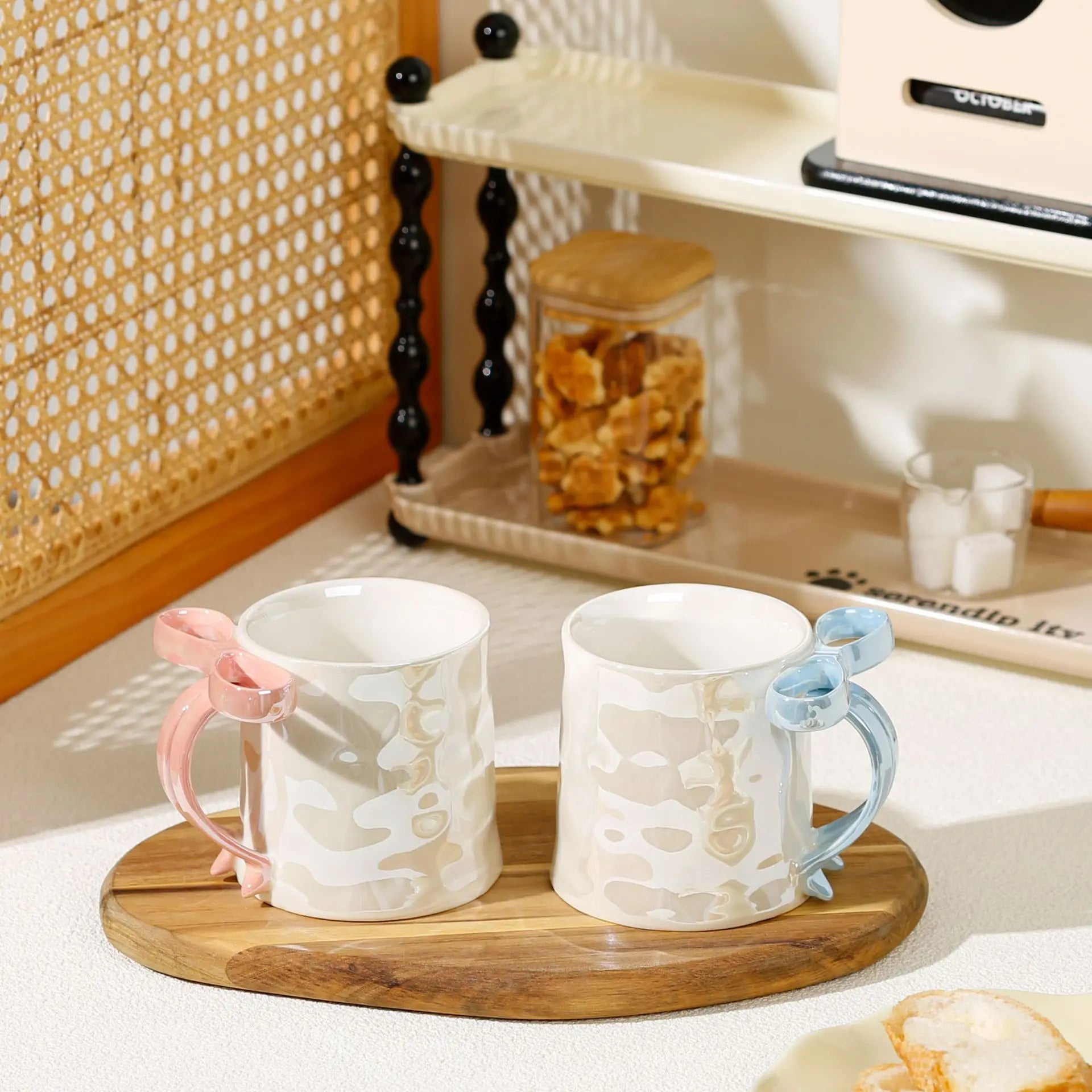 Caneca de Cerâmica com Laço Borboleta - 350ml