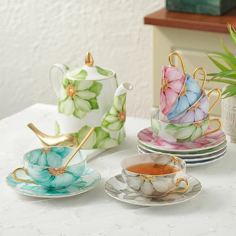 Linha Amsterdã Bules e Xícaras em Porcelana
