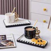 Kit Criativo Caneca com Colher e Bandeja Formato Piano