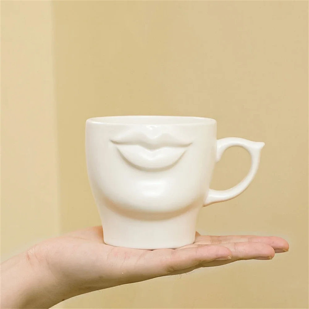 Caneca Lábios Esculpido em Porcelana - 300ml