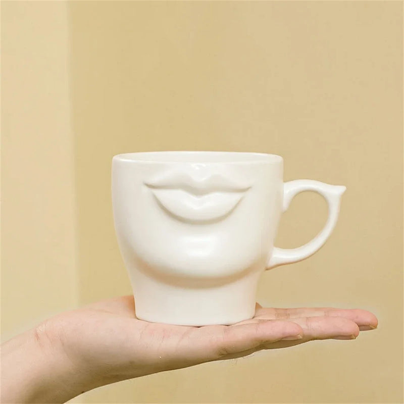 Caneca Lábios Esculpido em Porcelana - 300ml