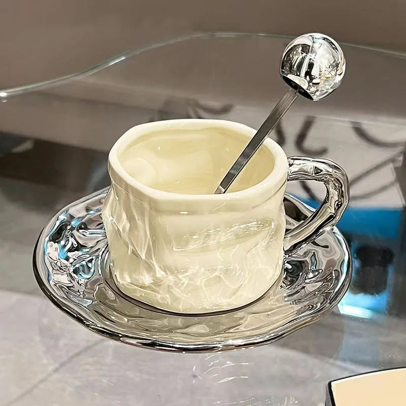 Xícara de Porcelana com Pires Elegante 230ml