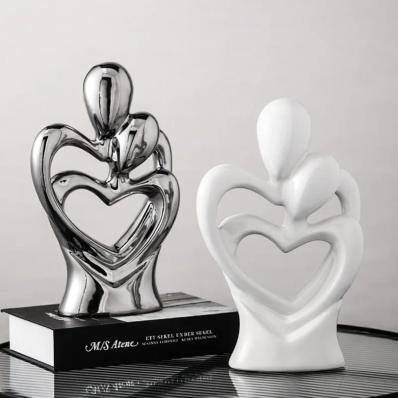 Escultura O Abraço em Cerâmica