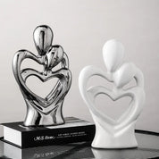 Escultura O Abraço em Cerâmica