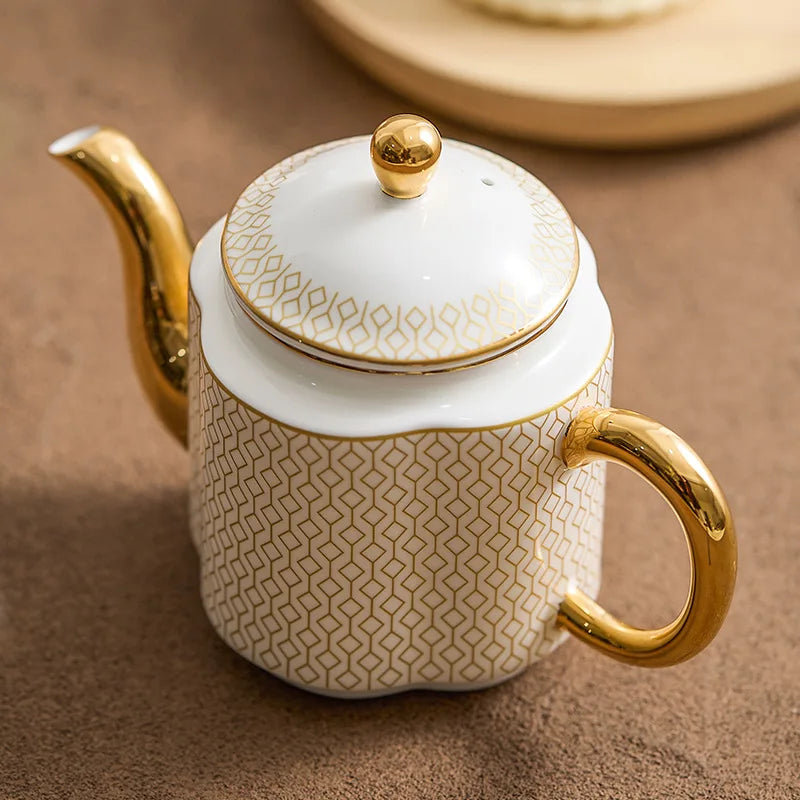 Bule de Porcelana Fina com Detalhes Dourados - 220ml