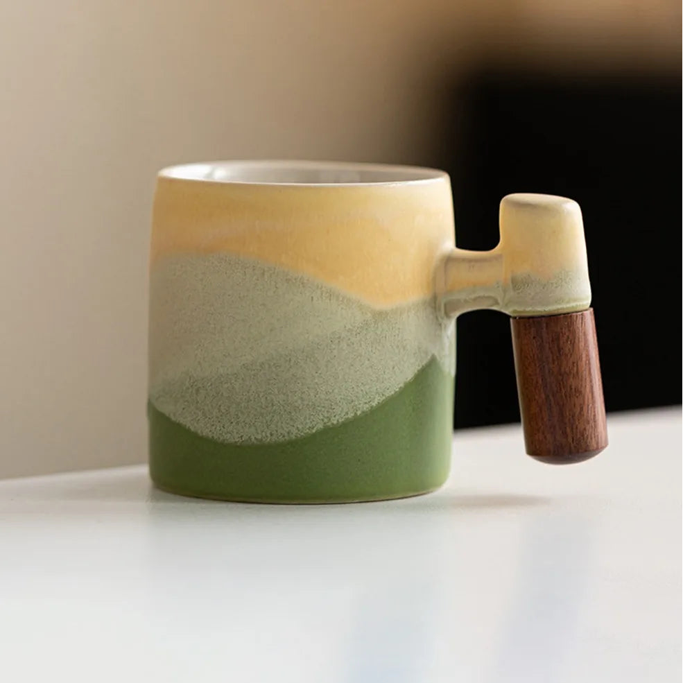 Caneca de Porcelana Artesanal Premium 70ml com Cabo de Madeira