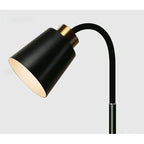 Luminária de Chão LED Ajustável em Ferro Forjado