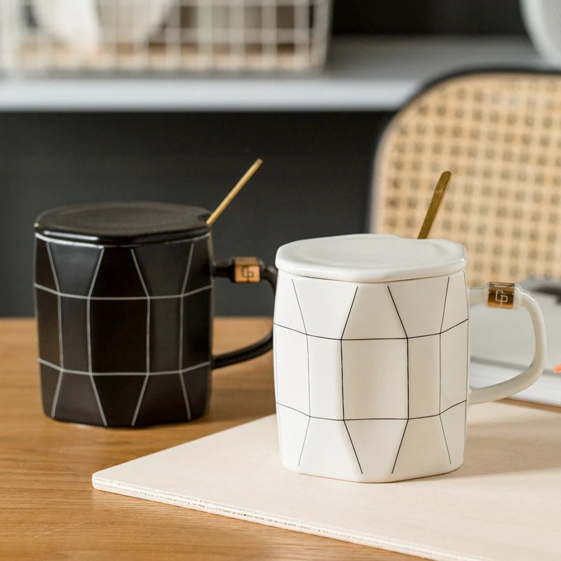 Caneca de café geométrica criativa com tampa e colher, grande capacidade simples, xícara de chá de café da manhã de cerâmica, presente para amigo, 450ml