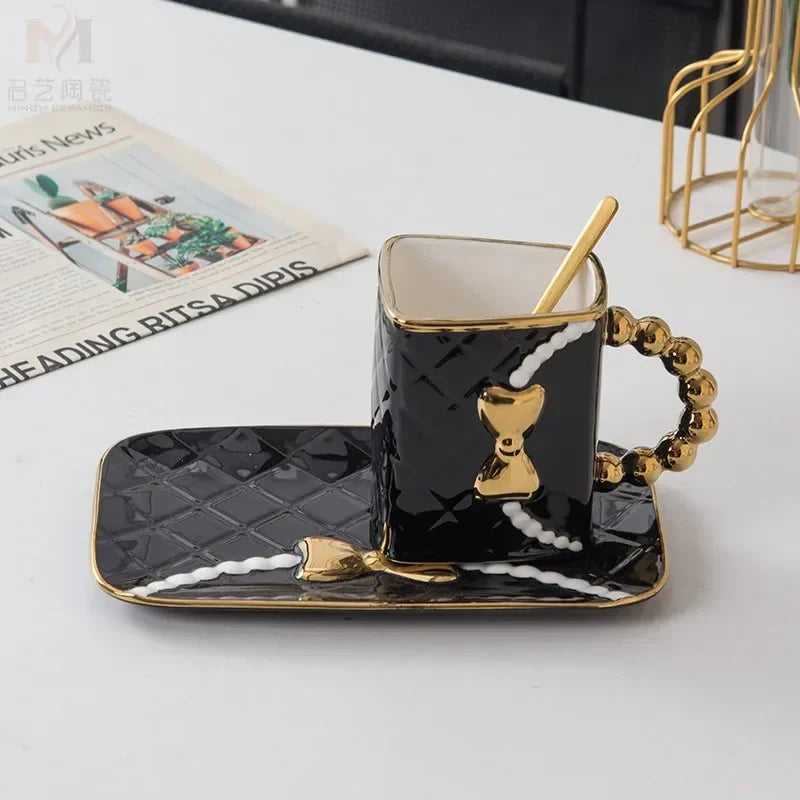 Caneca de Cerâmica em Formato de Bolsa com Pires 350ml