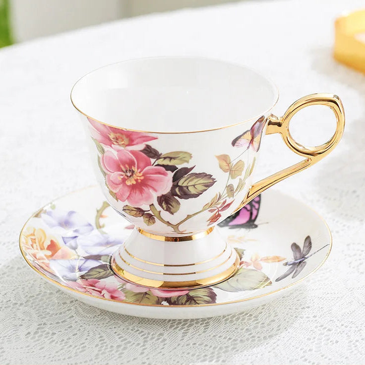 Xícara e Pires de Porcelana com Flores Pintadas