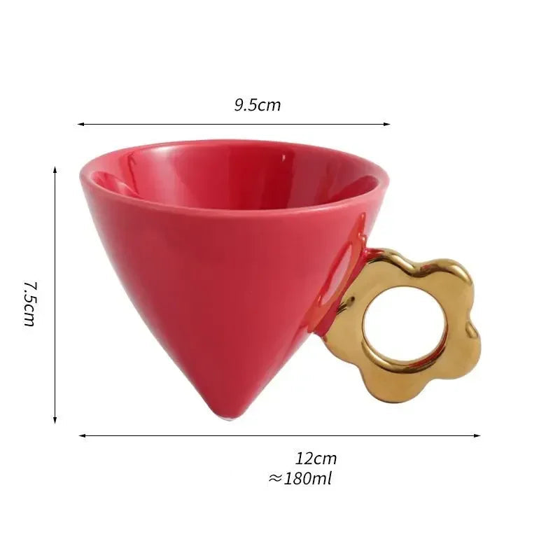 Caneca em Forma de Cone com Alça Dourada - 180ml