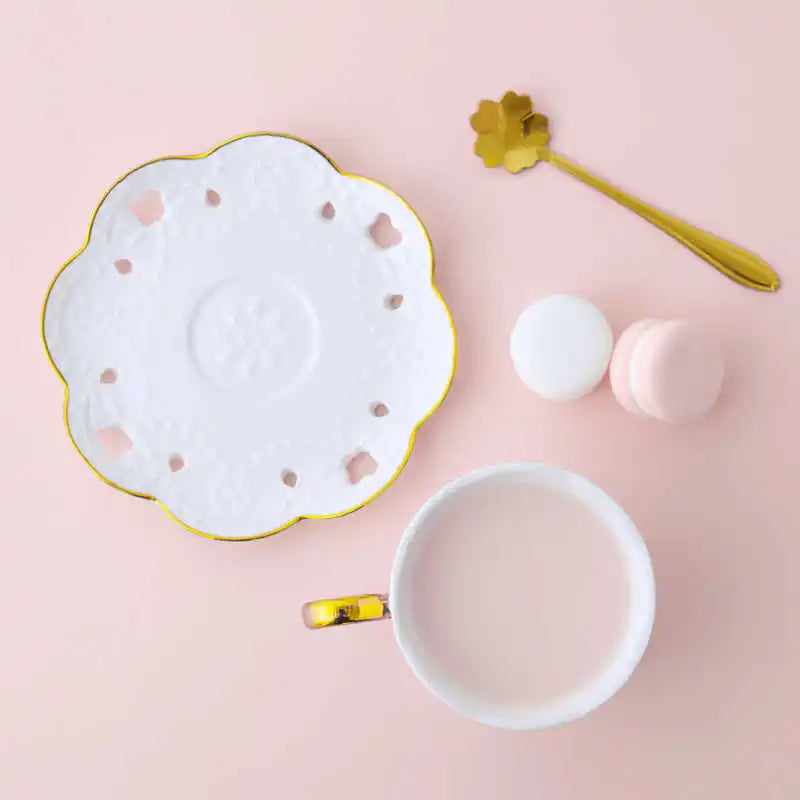 Conjunto Xícara e Pires Branca e Dourada - 180ml