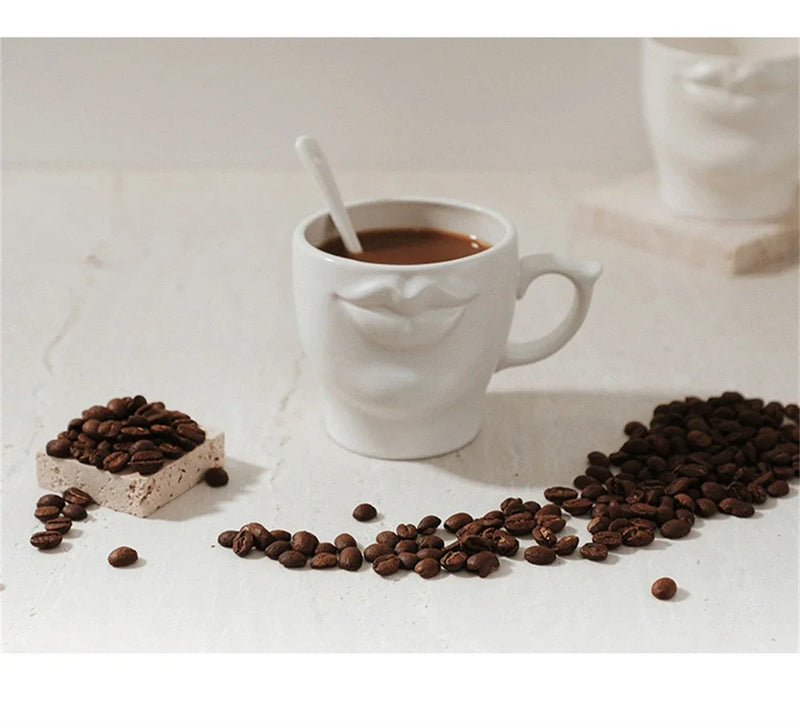 Caneca Lábios Esculpido em Porcelana - 300ml
