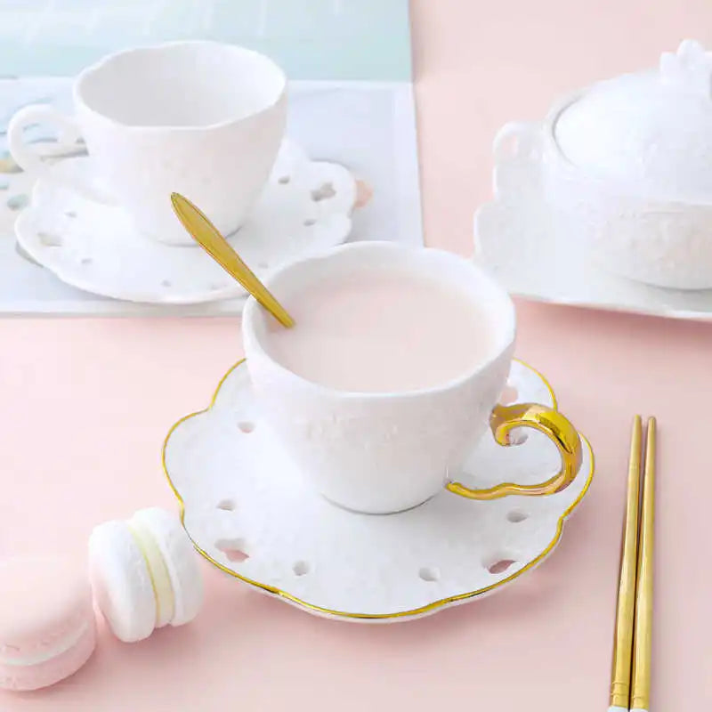 Conjunto Xícara e Pires Branca e Dourada - 180ml